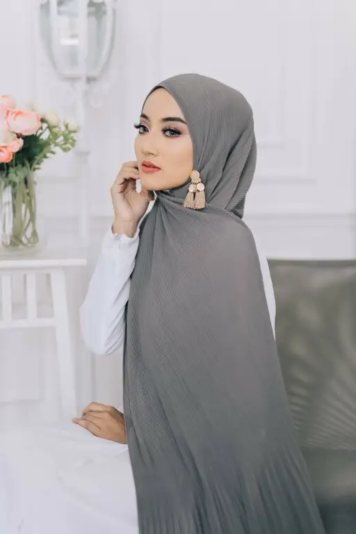 Cara Menata Hijab yang Simpel