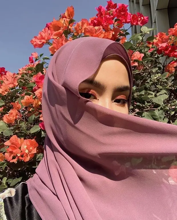 Berbagai pose hijab selfie terbaik