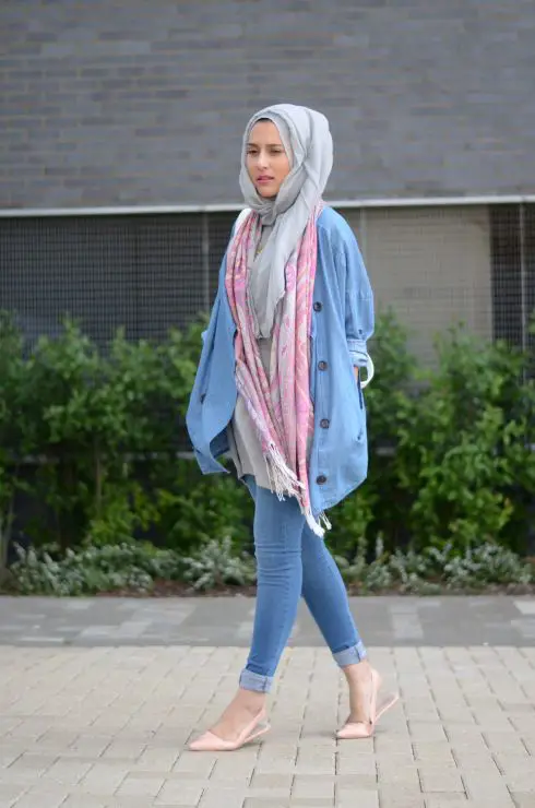 OOTD Kasual Kemeja Putih dan Jeans Hijab