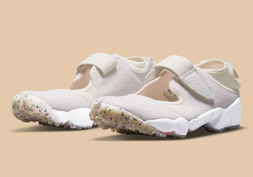 Foto toko ritel di Jepang yang menjual Nike Air Rift