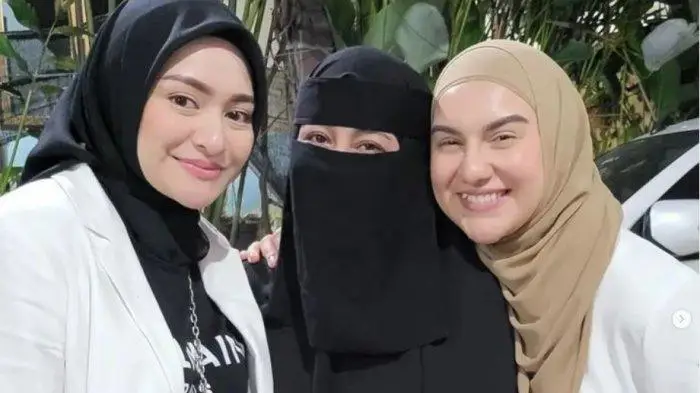 Perjalanan Umi Pipik menuju Hijab