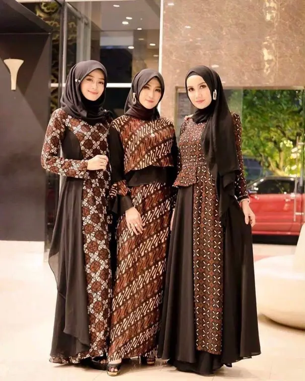 Koleksi baju batik wanita hijab modern