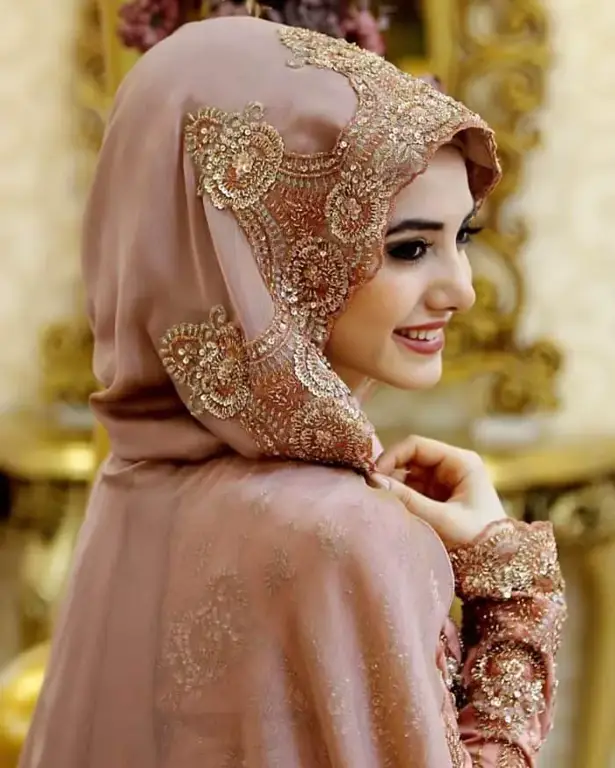 Model cantik mengenakan hijab