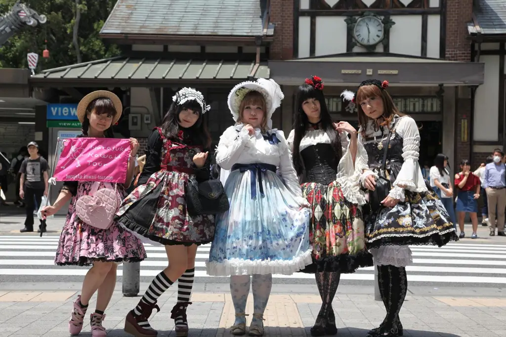 Gambar fashion dalam budaya pop Jepang