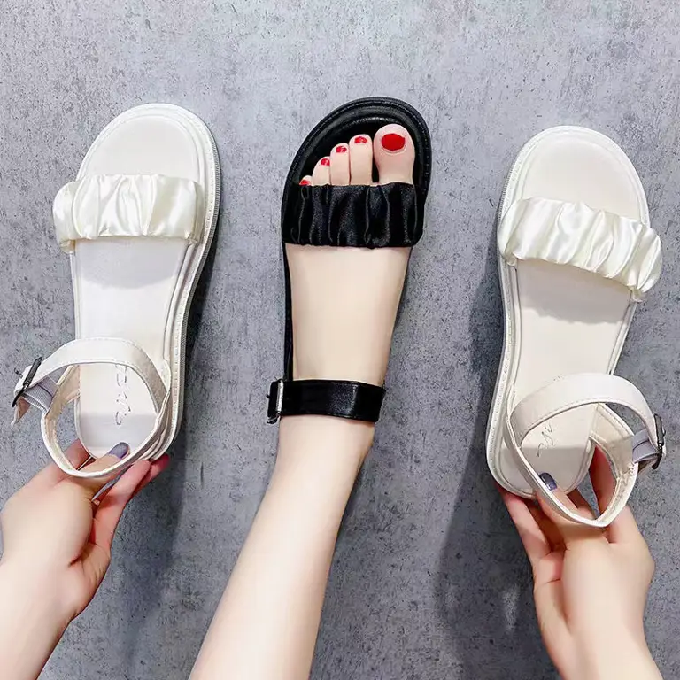 Berbagai model sandal wanita Korea yang sedang tren