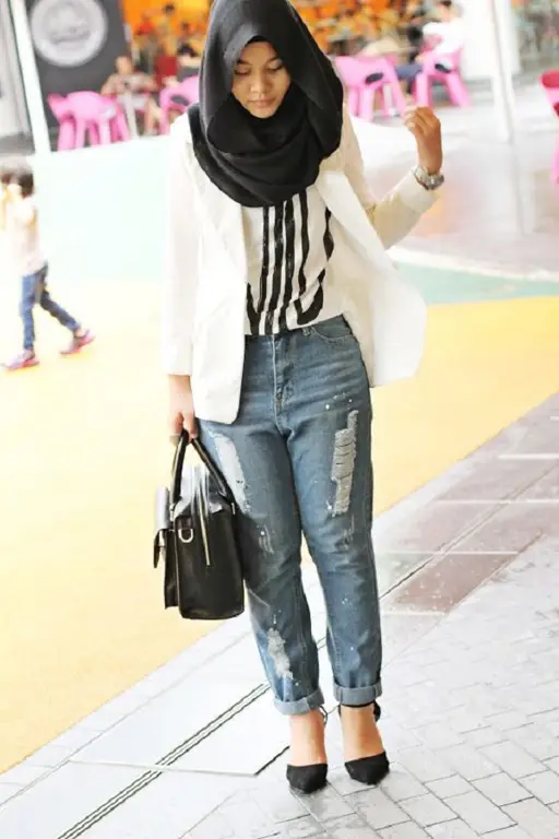 Contoh gaya hijab casual jeans yang sedang tren