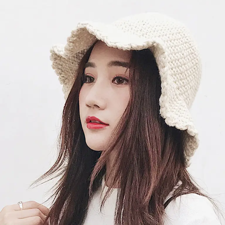 Berbagai model topi wanita Korea terbaru yang sedang tren