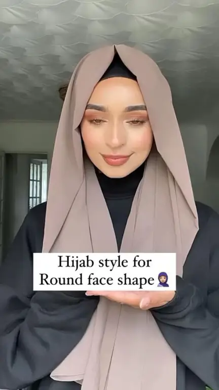 Inspirasi gaya hijab segi empat untuk wajah bulat