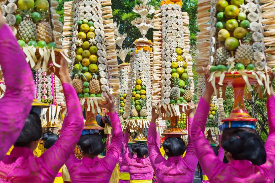 Budaya dan tradisi Indonesia