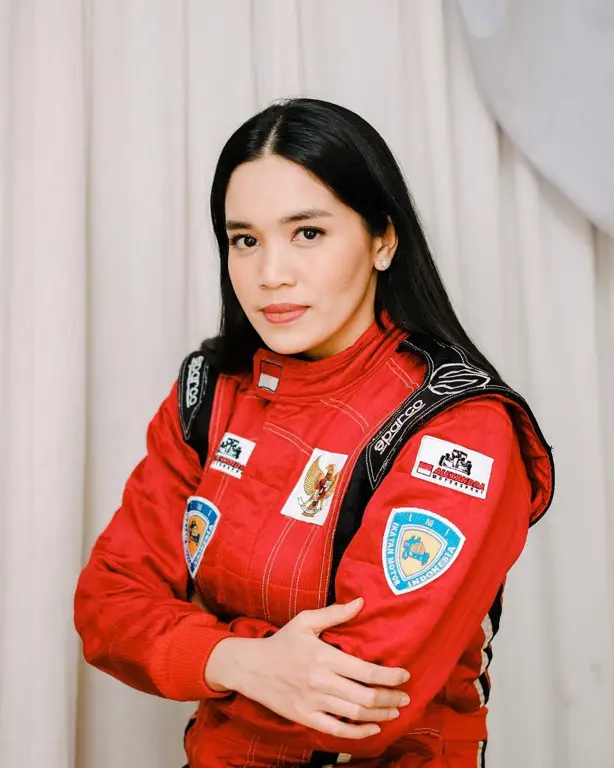 Gambar seorang wanita Indonesia