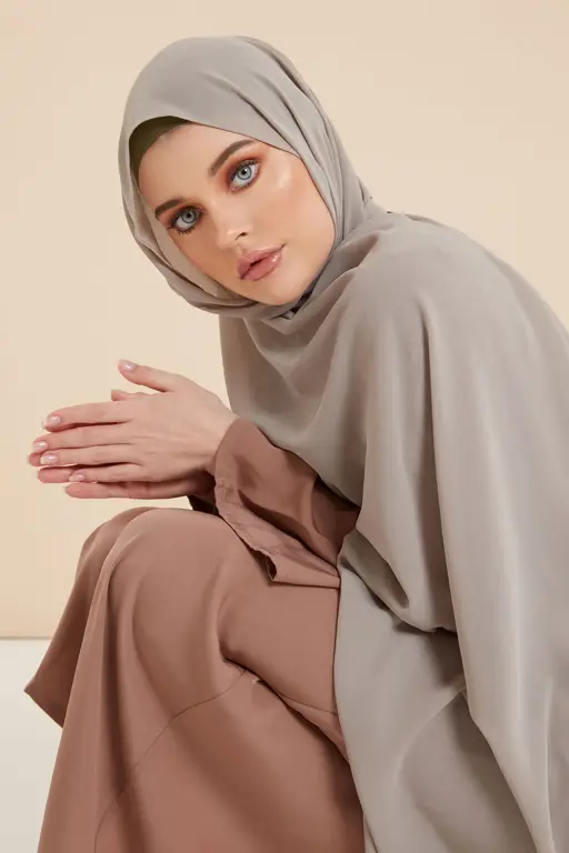 Aneka pilihan warna ash grey hijab