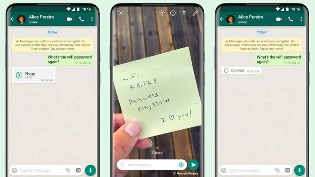 Gambar orang Indonesia menggunakan whatsapp untuk berkomunikasi