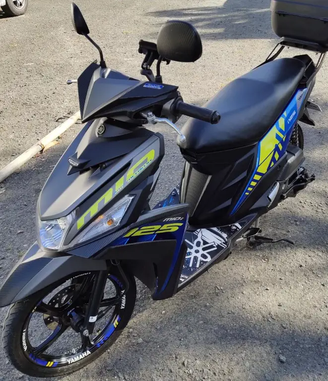 Gambar Yamaha Mio 125 dikendarai di kota